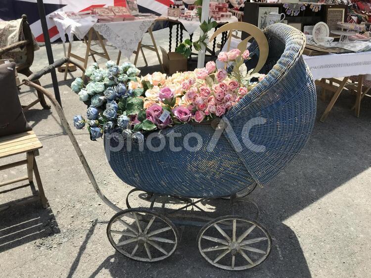 赤ちゃんではなく薔薇 花,薔薇,ベビーカーの写真素材