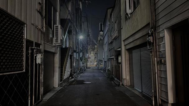 夜の路地裏３ 路地裏,夜の,夜の街並みの写真素材