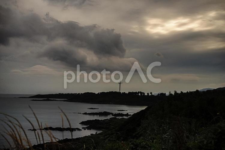 ＜五島風景＞夜明けの魚津ケ崎の風力発電所 風力発電,風車,ローターの写真素材