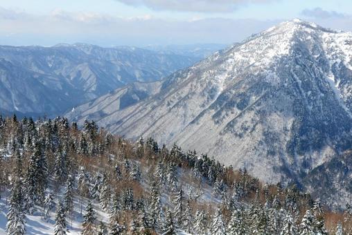 冬の焼岳 冬,冬景色,風景の写真素材