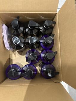 まとめ買いしたシャンプー ストック,まとめ買い,段ボールの写真素材