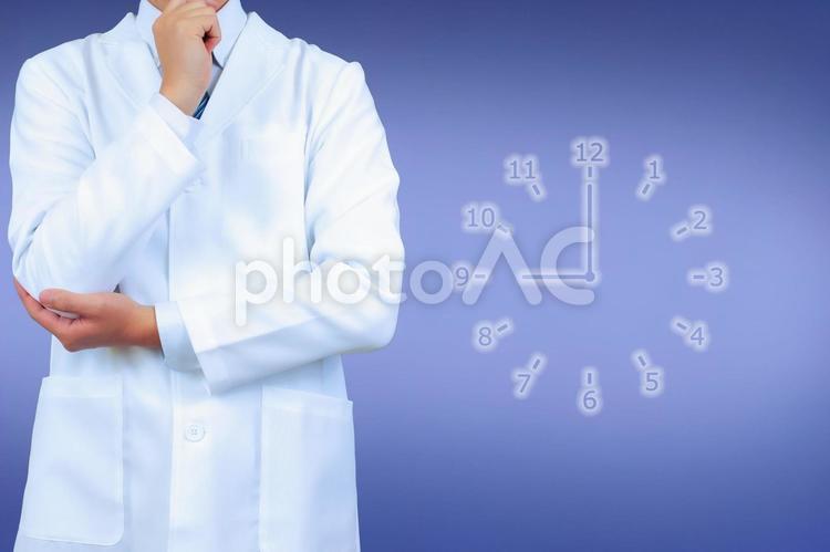 医師　薬剤師　歯科医　白衣と時計 医師,薬剤師,歯科医の写真素材