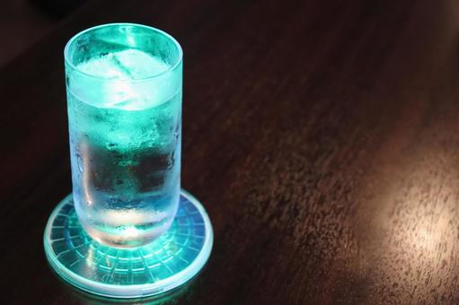 Shining glass (turquoise) Shining glass (turquoise)