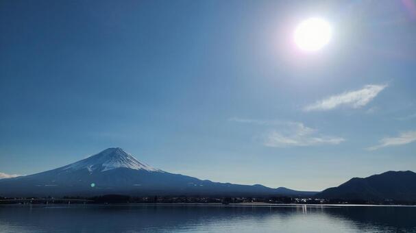 富士山を照らす太陽 富士山,河口湖,湖の写真素材