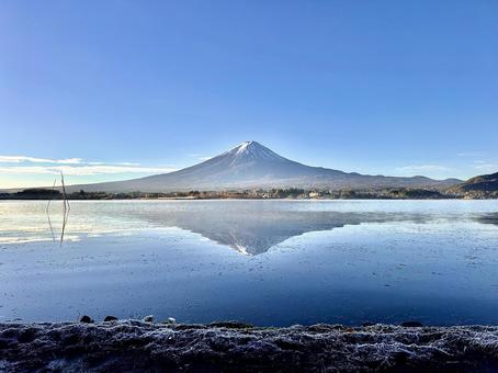 河口湖と富士山 富士山,河口湖,逆さ富士の写真素材