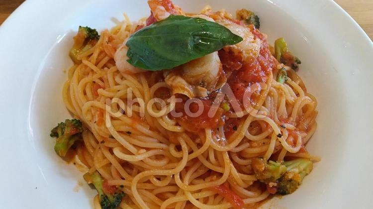 ホタテとエビのトマトソースパスタ パスタ,トマトソースパスタ,ホタテとエビのトマトソースの写真素材