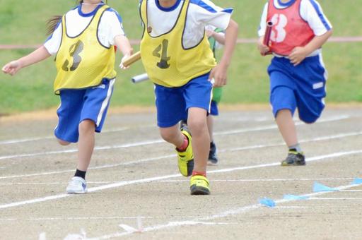 小学校の運動会（バトンリレー）01 運動会,体育祭,屋外の写真素材