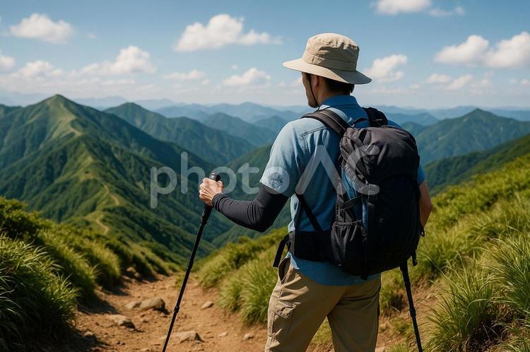 夏の登山を楽しむ男性 登山,ハイキング,山の写真素材