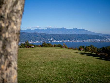 諏訪湖と北アルプスの山々の写真