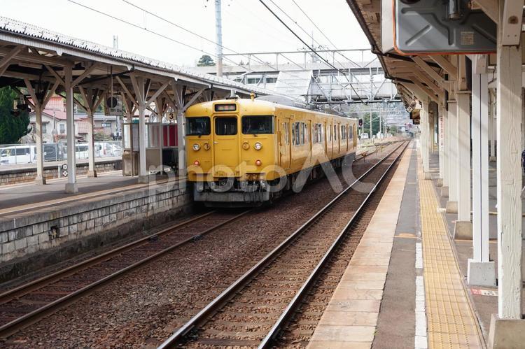 宍道駅に停車中の普通列車 鉄道,列車,電車の写真素材