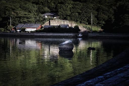 <五島の風景>夏の早朝の小さな漁村の風景 <五島の風景>夏の早朝の小さな漁村の風景の写真