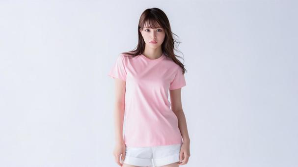 ピンク色のTシャツのモックアップ ピンク色のTシャツのモックアップの写真