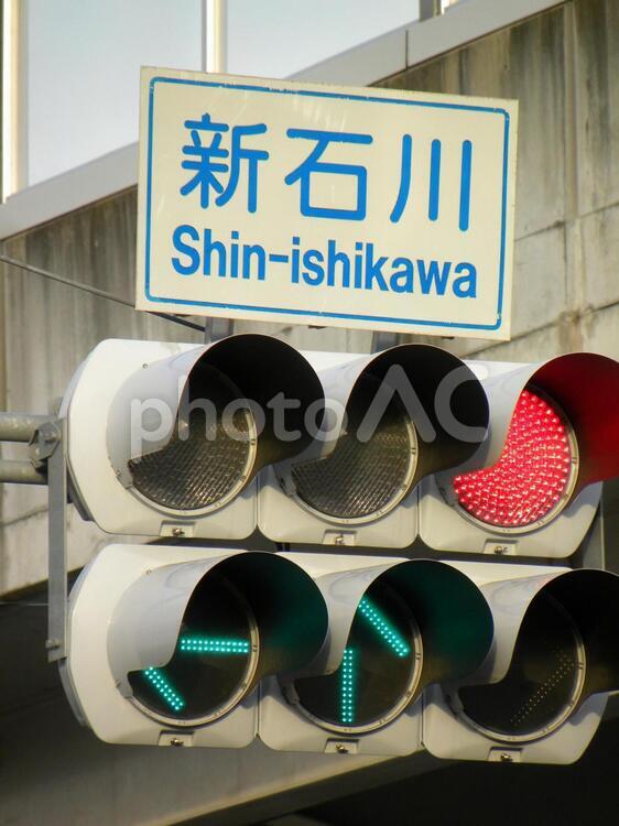 道路標識　交差点　新石川 交差点,信号,横浜市の写真素材