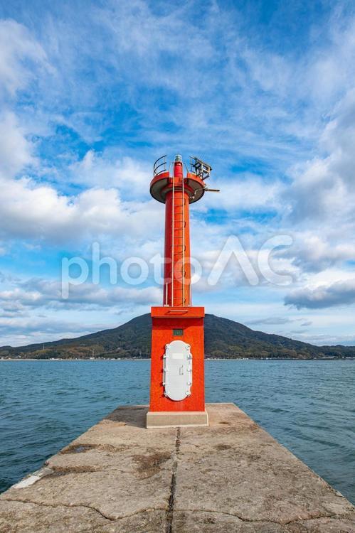 赤い灯台と海 海,海岸,灯台の写真素材