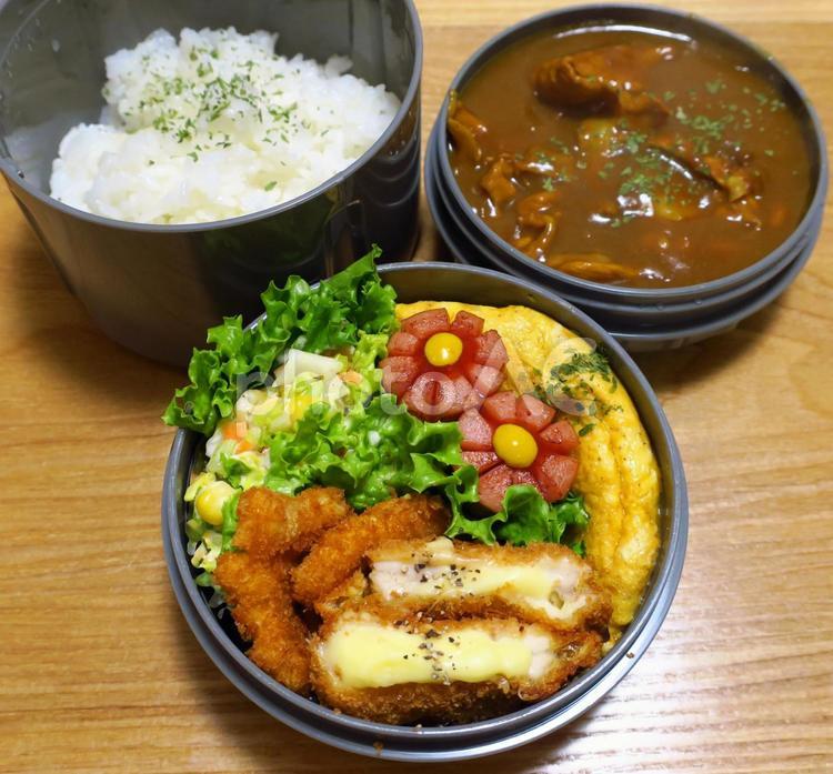 手作り弁当　カレーとチーズチキンカツ 手作り,弁当,ランチの写真素材