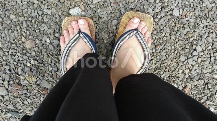 下駄をはく足元 下駄,足,足元の写真素材
