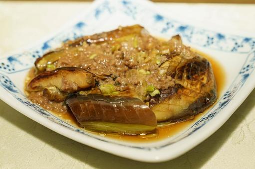 家庭料理のナスと豚の炒め物 家庭料理のナスと豚の炒め物 食べ物,食事,肉の写真素材