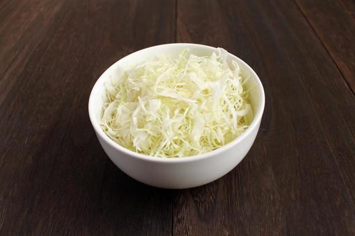 白い器のキャベツサラダ 白い器のキャベツサラダ キャベツ,サラダ,野菜の写真素材