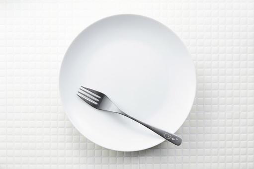 モザイクタイル 丸皿 フォーク モザイクタイル 丸皿 フォーク 食器,テーブル,丸皿の写真素材