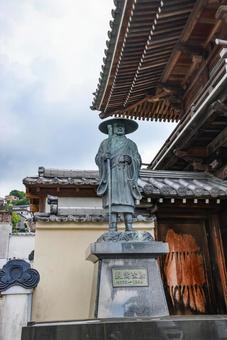 深崇寺　親鸞聖人像 深崇寺,親鸞聖人像,建物の写真素材