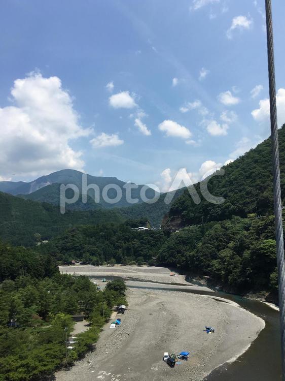 谷瀬の吊り橋からの絶景 カーブする川,絶景の写真素材