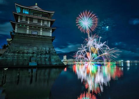 琵琶湖の本気〜ビワコイ祭りの花火より 琵琶湖の本気〜ビワコイ祭りの花火より 夜景,風景,花火の写真素材