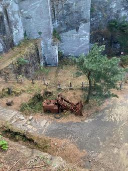 鋸山の廃建機を見下ろして② 鋸山の廃建機を見下ろして②の写真