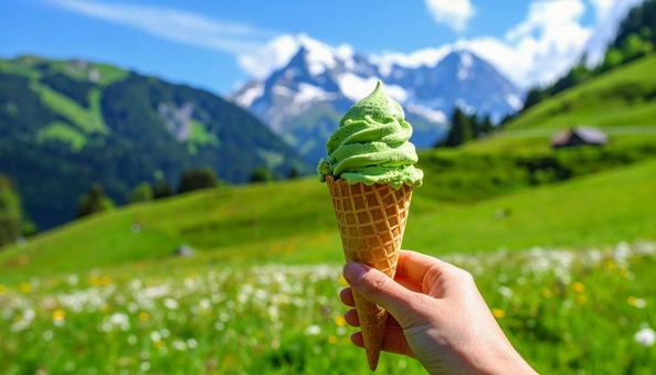 牧場のしぼりたて抹茶ソフトクリーム 牧場のしぼりたて抹茶ソフトクリームの写真