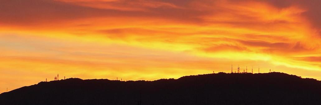 空７９（朝焼け　ヘッダーサイズ）の写真