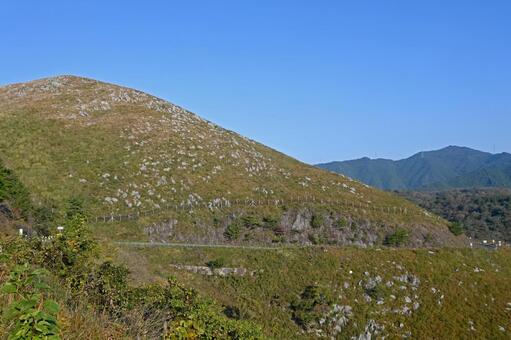 山口・美祢市 カルスト台地「秋吉台」／秋 秋吉台,カルスト台地,秋の写真素材