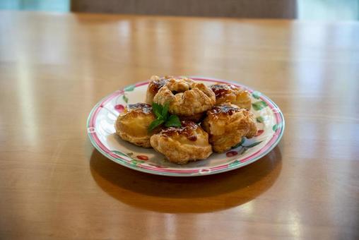 つやつや焼き菓子のプレート 焼き菓子,ミニパイ,デニッシュの写真素材