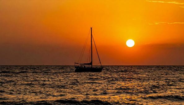 ヨットと夕陽 ヨットと夕陽の写真