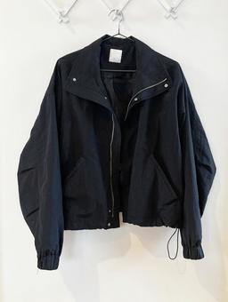 黒のアウトドアジャケット 黒のアウトドアジャケット 黒,ナイロン,アウトドアの写真素材