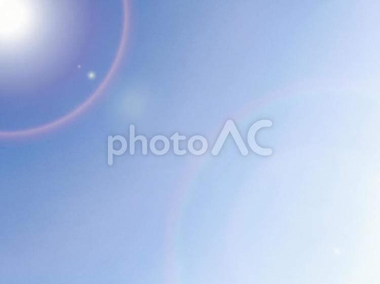 初夏の青空に浮かぶ雲と太陽の光 空,青空,虹の写真素材