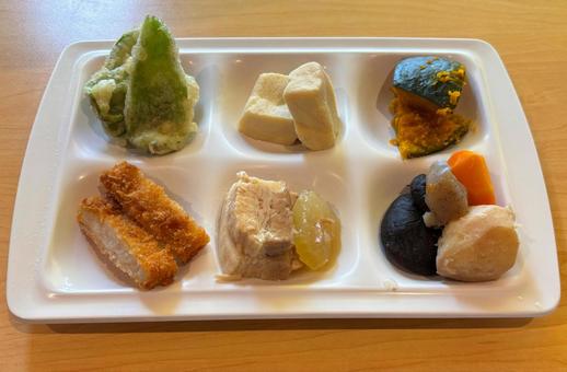 惣菜バイキング バイキング,和食,高野豆腐の写真素材