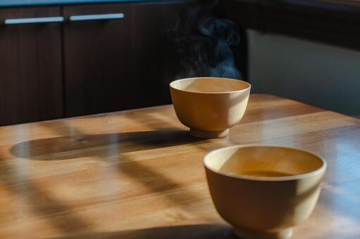 湯気の立つ味噌汁と朝の光 味噌汁,朝食,和食の写真素材