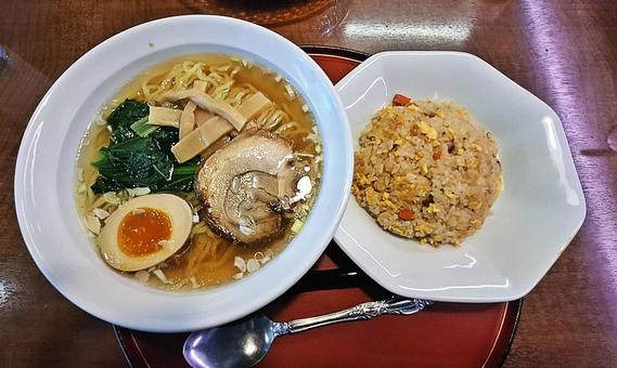 ラーメンとチャーハンのセット写真 ラーメン炒飯セットの写真素材｜写真素材なら「写真AC」無料