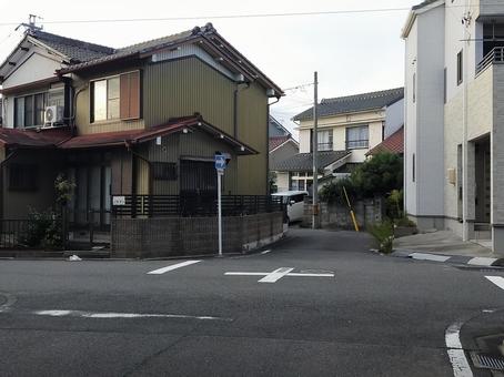 住宅街 住宅街,路地,道路の写真素材