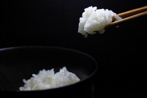 ふっくら炊けた白米 ふっくら炊けた白米 米,お米,白米の写真素材
