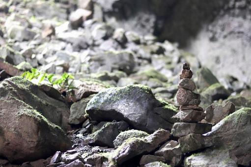 積まれた石 石,岩,苔の写真素材