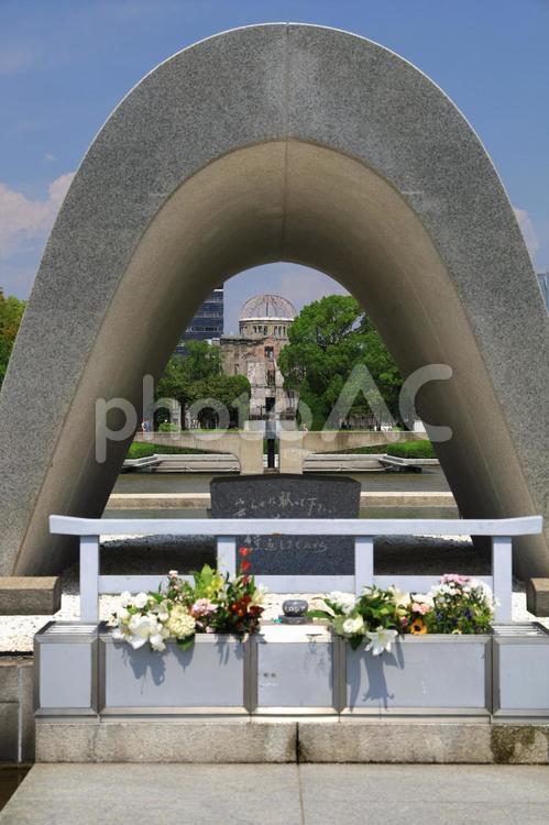 広島平和記念公園、原爆被爆者慰霊碑 日本,中国地方,広島の写真素材