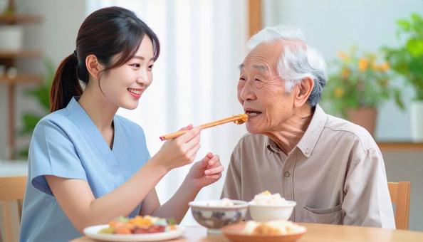 食事介助をする女性介護士と高齢男性 食事介助をする女性介護士と高齢男性の写真