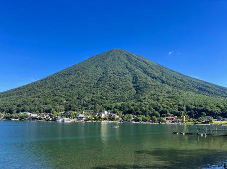 真夏の奥日光　男体山と中禅寺湖 男体山,中禅寺湖,奥日光の写真素材