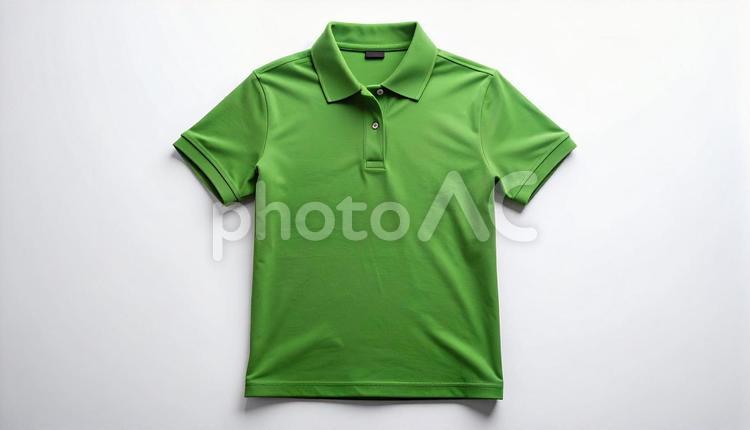 緑色のポロシャツ　白背景　商品画像風 緑,ポロシャツ,夏服の写真素材