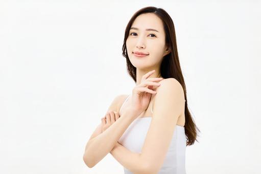 スキンケア ボディケアする女性 ヘアケア スキンケア ボディケアする女性 ヘアケア ビューティー,スキンケア,ボディケアの写真素材