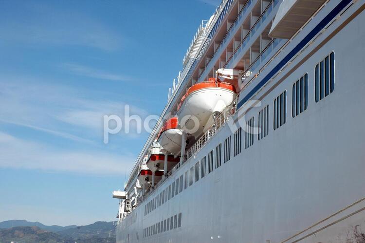 大型クルーズ船の側面 大型クルーズ船,大型客船,船の写真素材