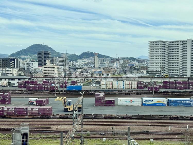 新幹線の窓から見た景色　広島周辺 貨物,東海道新幹線,山陽新幹線の写真素材