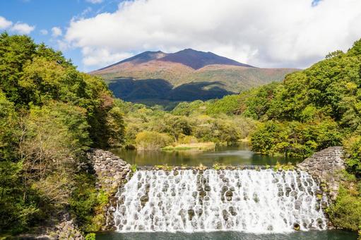 吊り橋からの風景⑷ 山,不忘山,空の写真素材