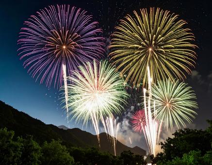打ち上げ花火 打ち上げ花火の写真