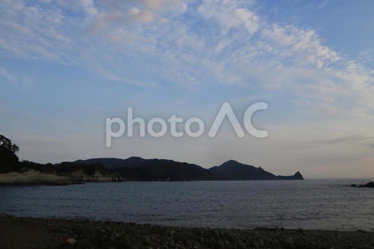 トンボロ現象の瀬浜海岸からの夕景 トンボロ現象,瀬浜海岸,夕景の写真素材